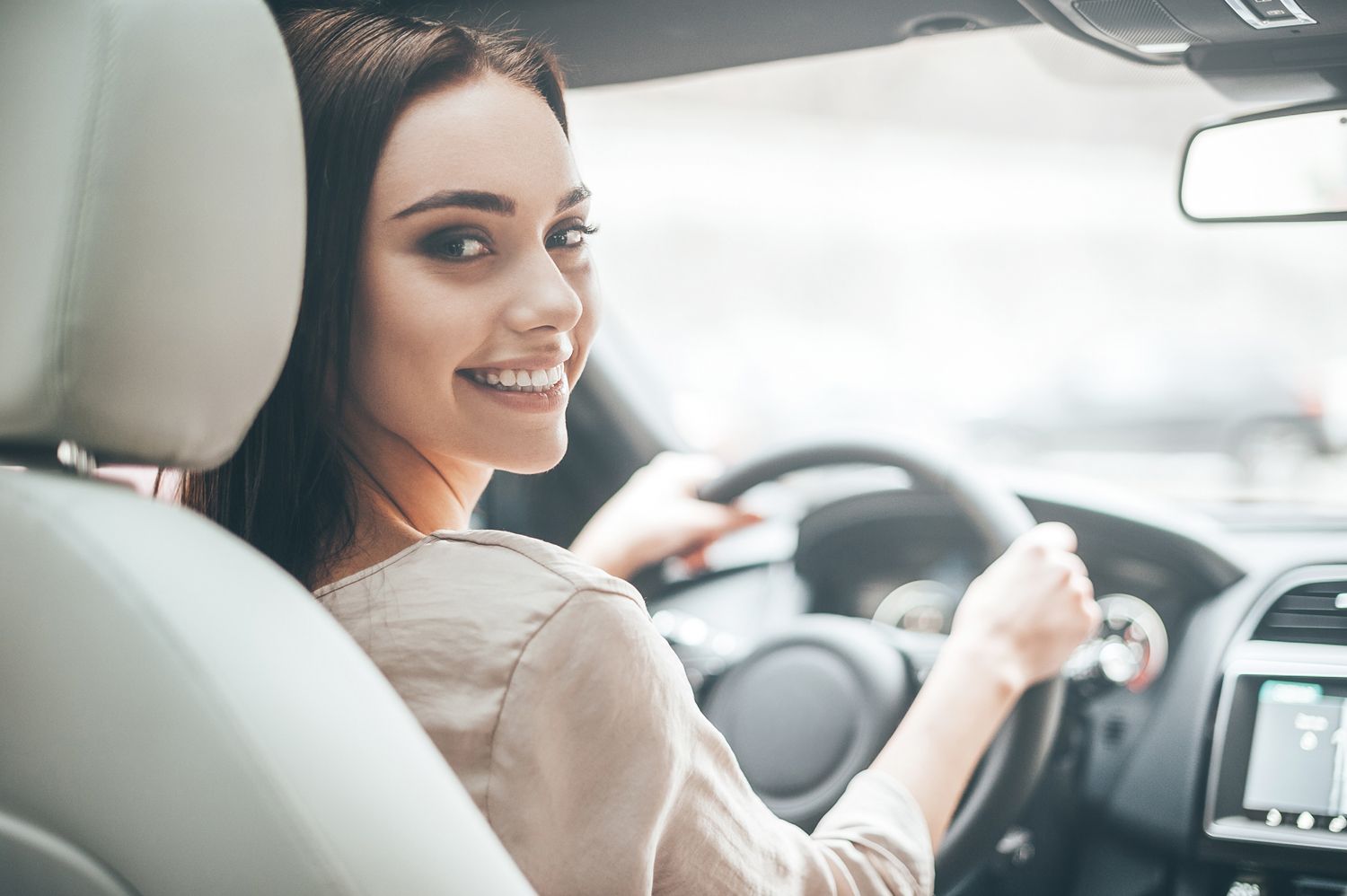 Frau im Auto